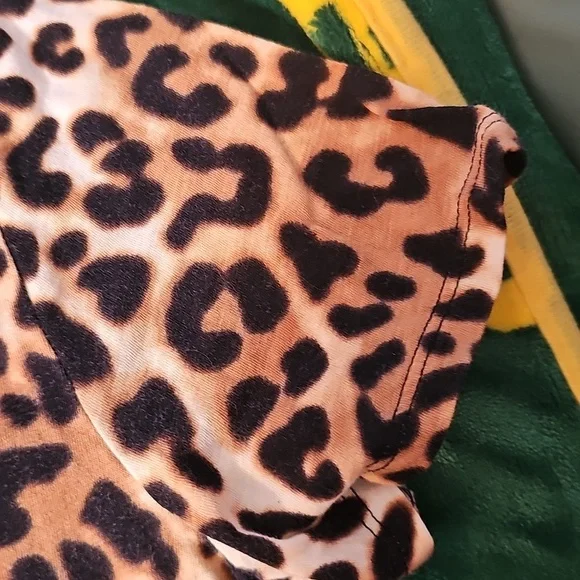 PINK VS Leopard Shirt Size M - Picture 3 of 3